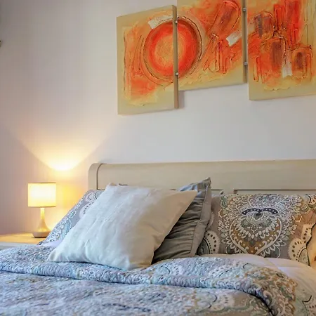 Luxury With Swimming Pool Apartment