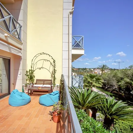 Luxury With Swimming Pool Apartment